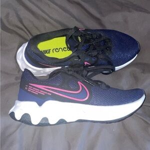 Kids NIKE Brand new shoe 5.5